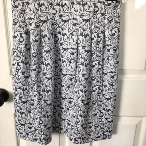 EN FOCUS STUDIO Semi formal dress leaves black and white sparkly size 10 - Picture 5 of 6